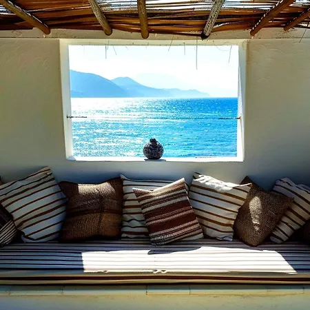 Nimela In * Isterni (Paros)